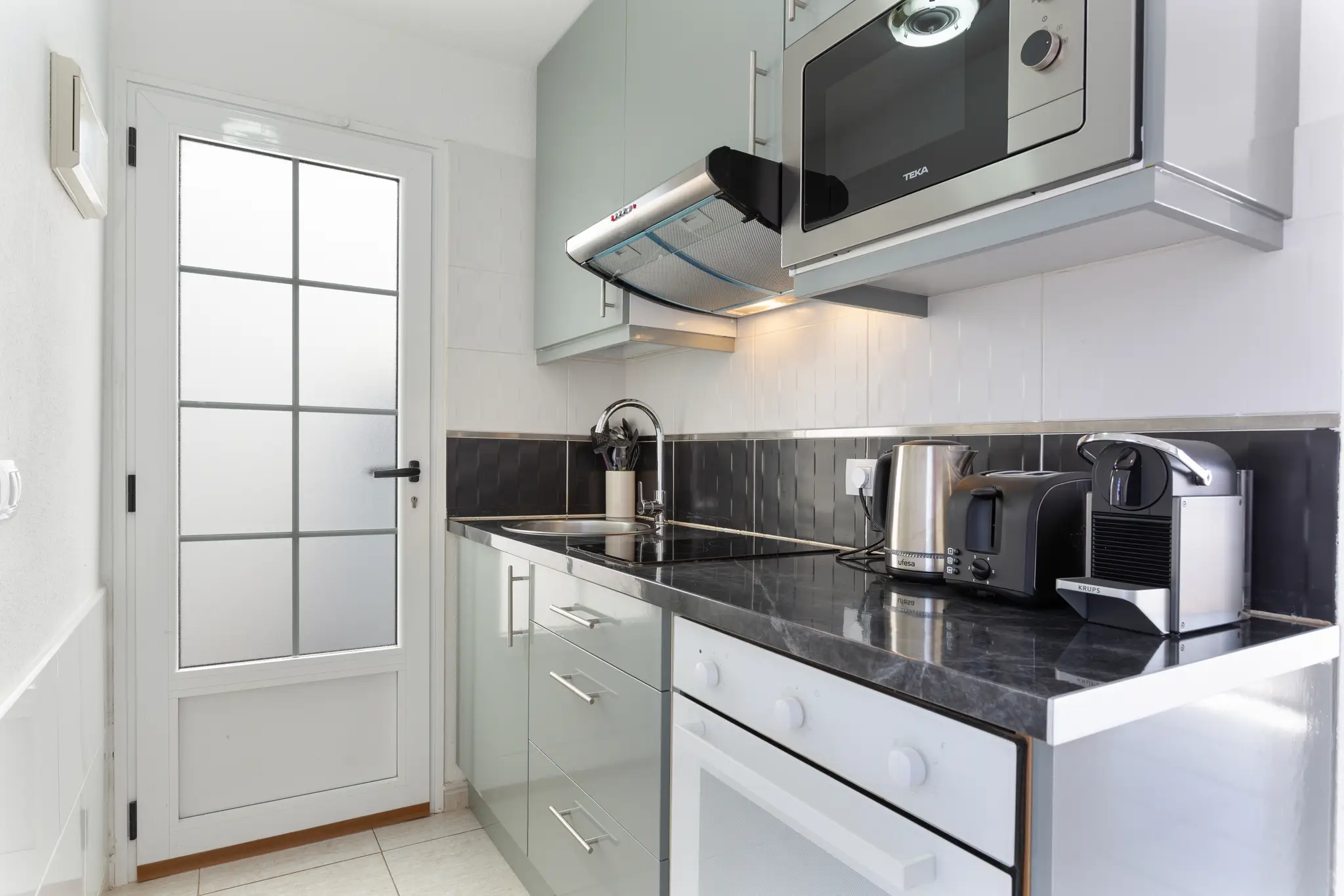 Compact modern kitchen