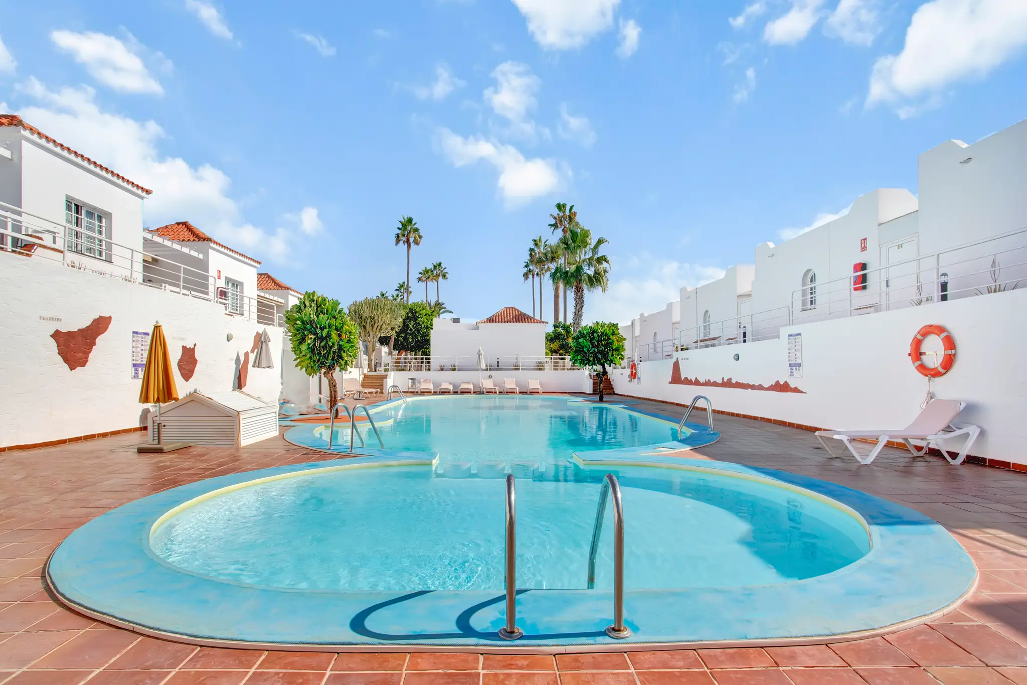 Serenada complex swimming pool