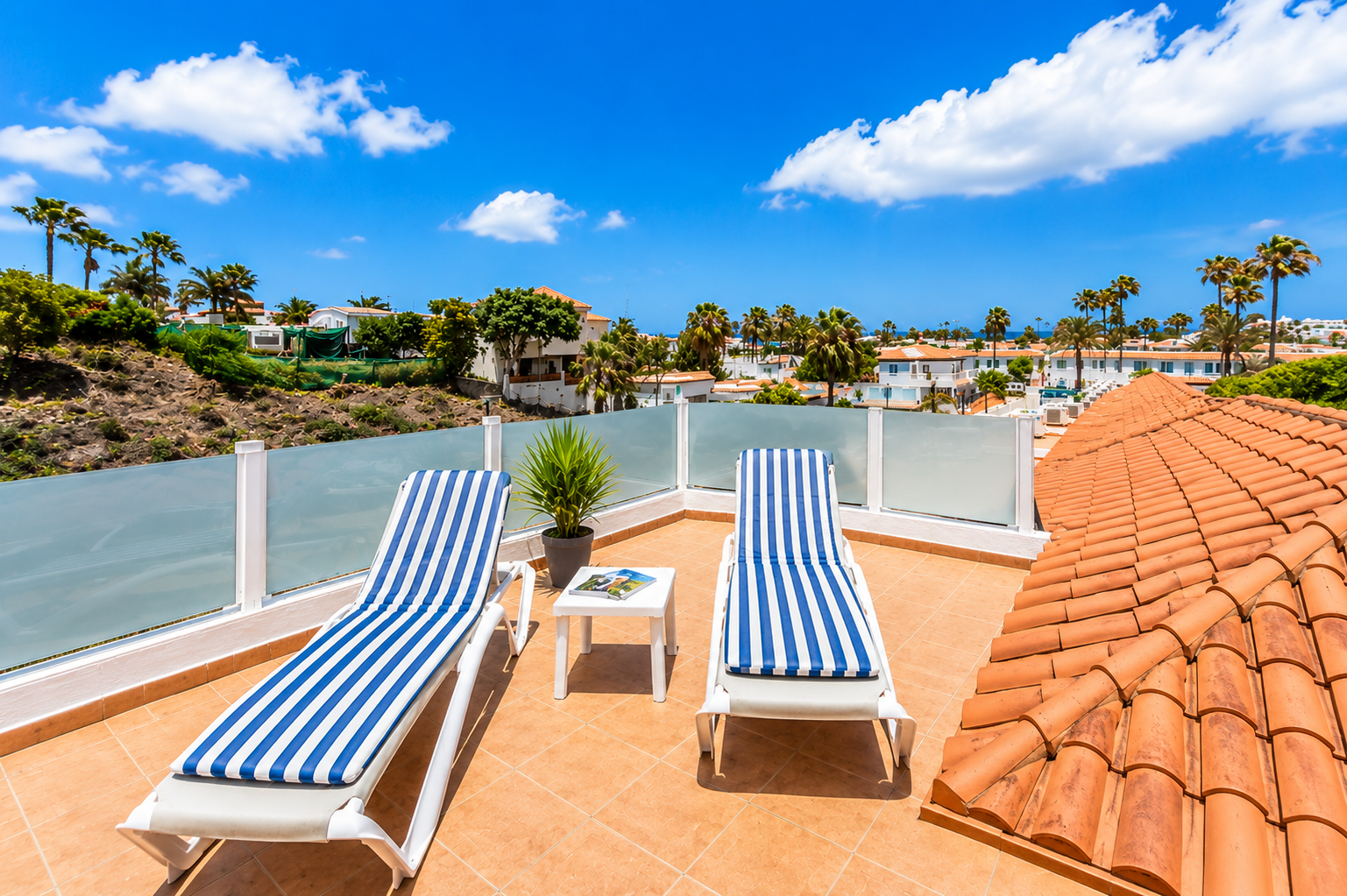 La Casita Serenada roof solarium with sun loungers